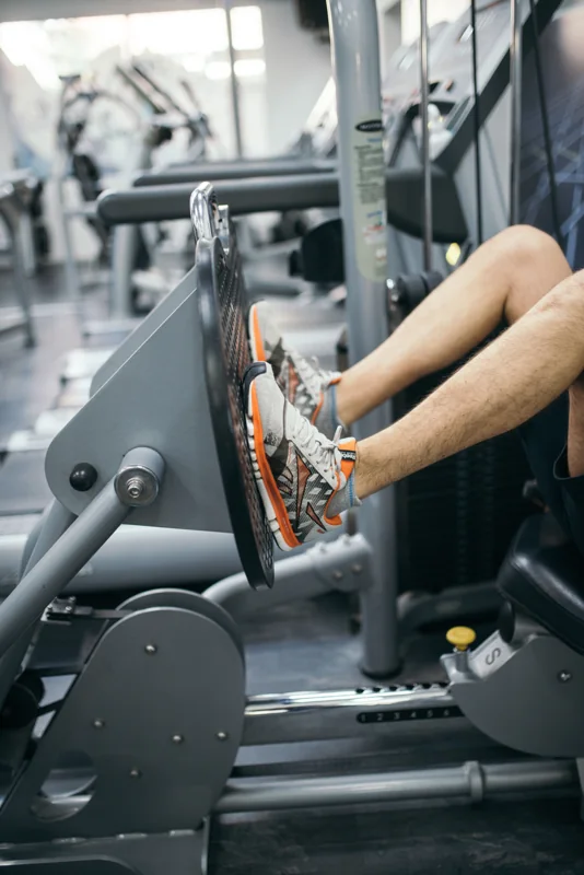 Leg Press gerçek ekipman veya hareket örneği